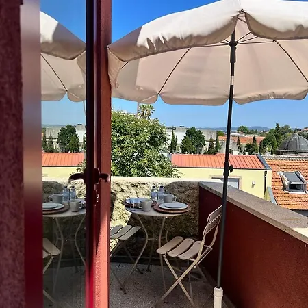 Nomad's Fine Arts Collection Apartment *