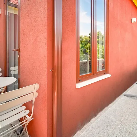 Apartment Nomad's Fine Arts Collection *